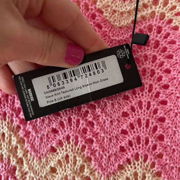 PRETTY LITTLE THING PINK WAVE KNIT TEXTURED MAXI DRESS Size Small NWT - Picture 3 of 6